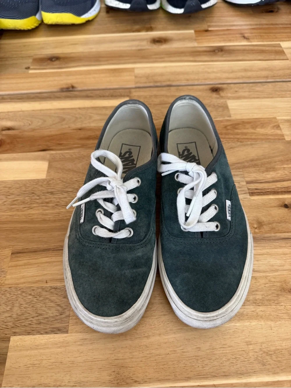 Vans classic silhouette